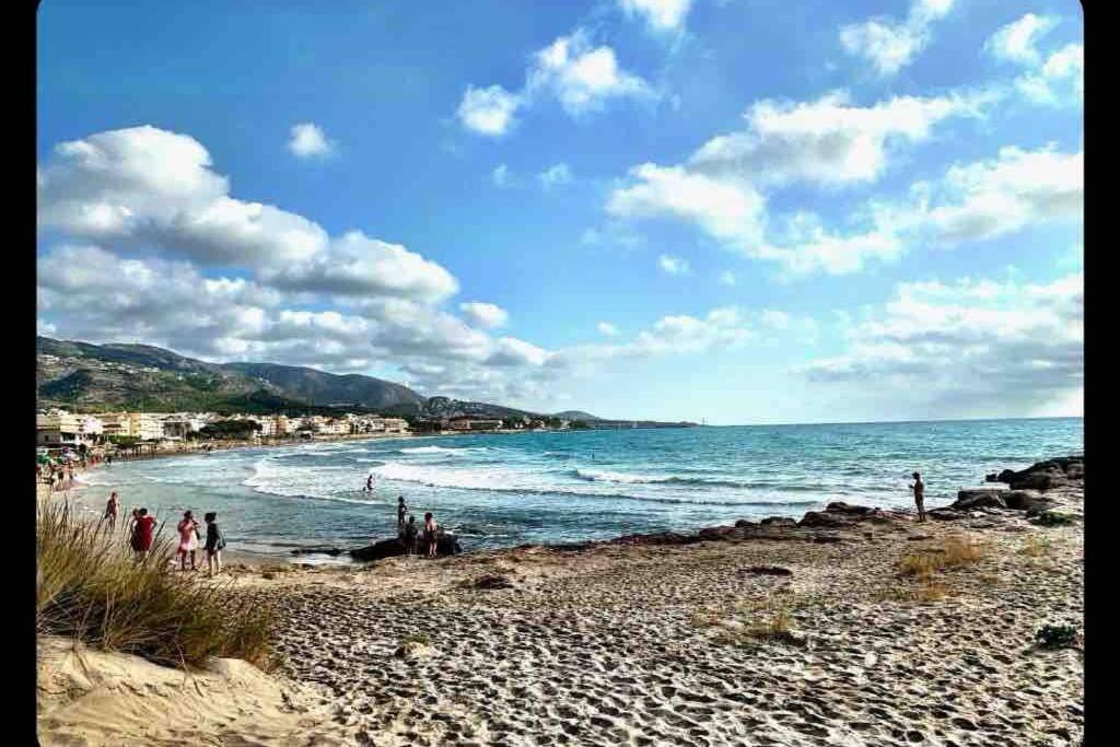 Apartment Neu Renoviertes Strandappartment Mit Meerblick